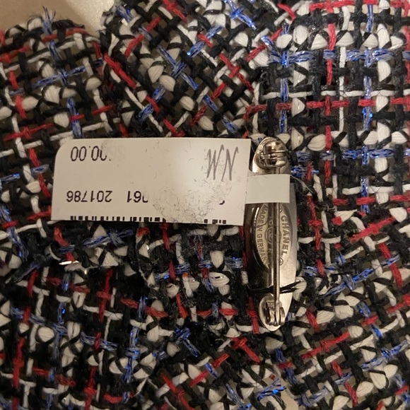 Chanel camellia brooch - Picture 2 of 2